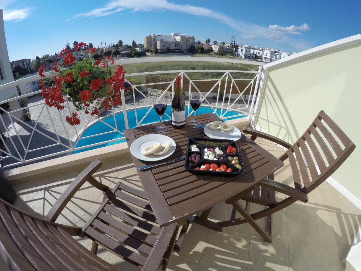 Kato Paphos Suites Kültér fotó