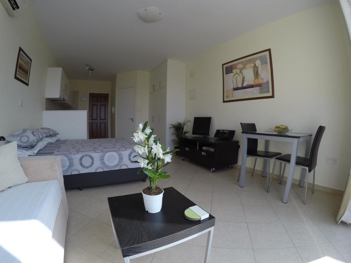 Kato Paphos Suites Kültér fotó