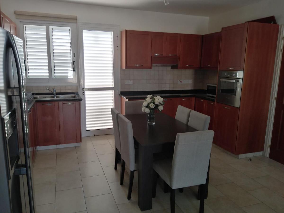 Kato Paphos Suites Kültér fotó