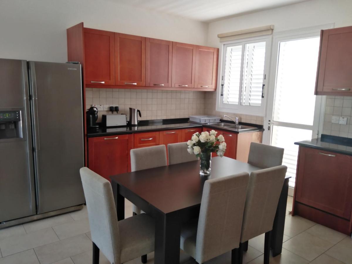 Kato Paphos Suites Kültér fotó