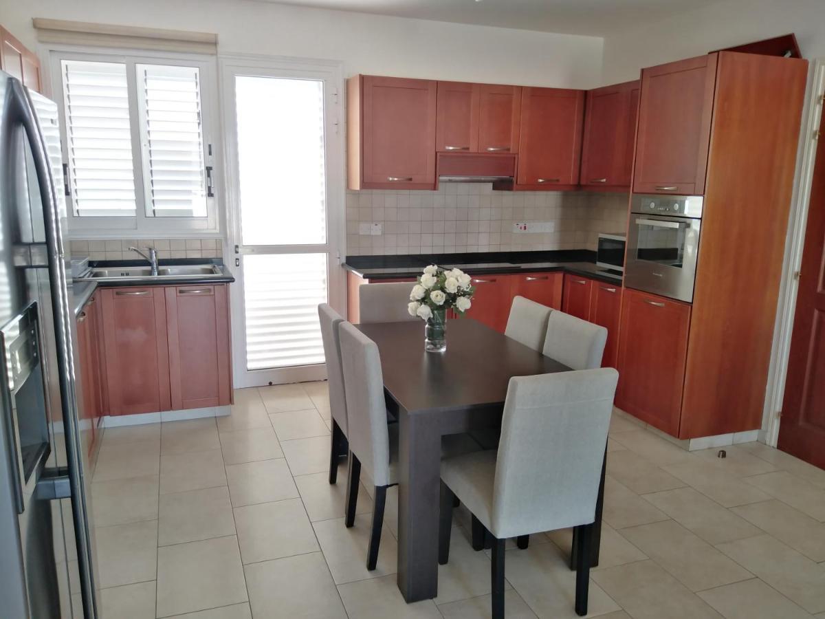 Kato Paphos Suites Kültér fotó