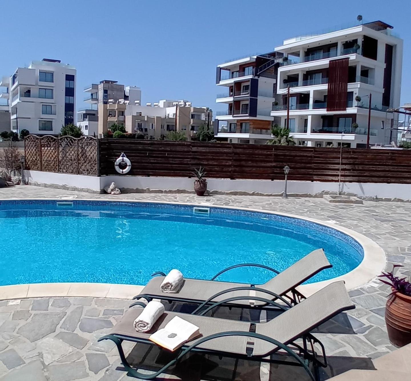 Kato Paphos Suites Kültér fotó