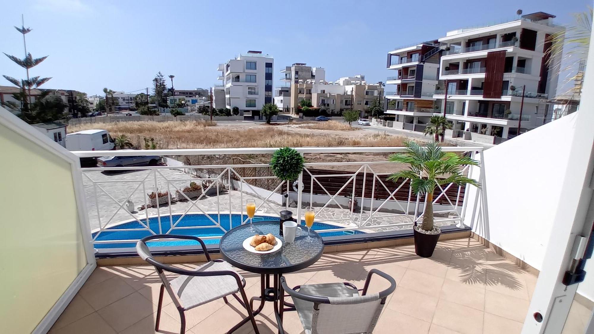 Kato Paphos Suites Kültér fotó